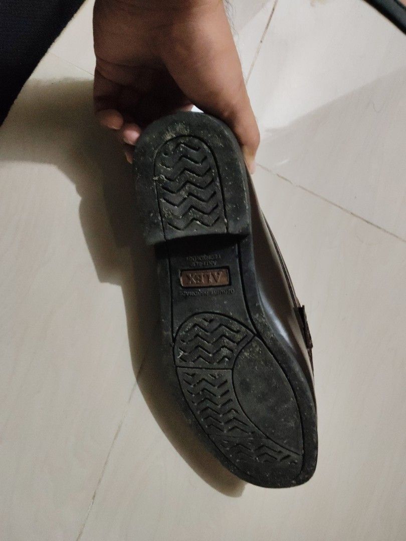 Choco leather shoes (Category: Dress Shoes) located in Manila. Submitted by swiftearth-9560 (Listing ID 1463253120, Image 3). Description: lightly used good as new. rfs size too large.