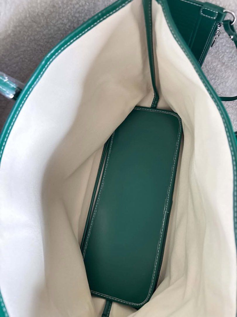 CHRISTY NG RUSSO LARGE (Category: Tote Bags) located in Guinobatan. Submitted by jadieee_young22 (Listing ID 1463253355, Image 3). Description: -actual photos | what you see is what you exactly get! -shipping nationwide via tiktok co.