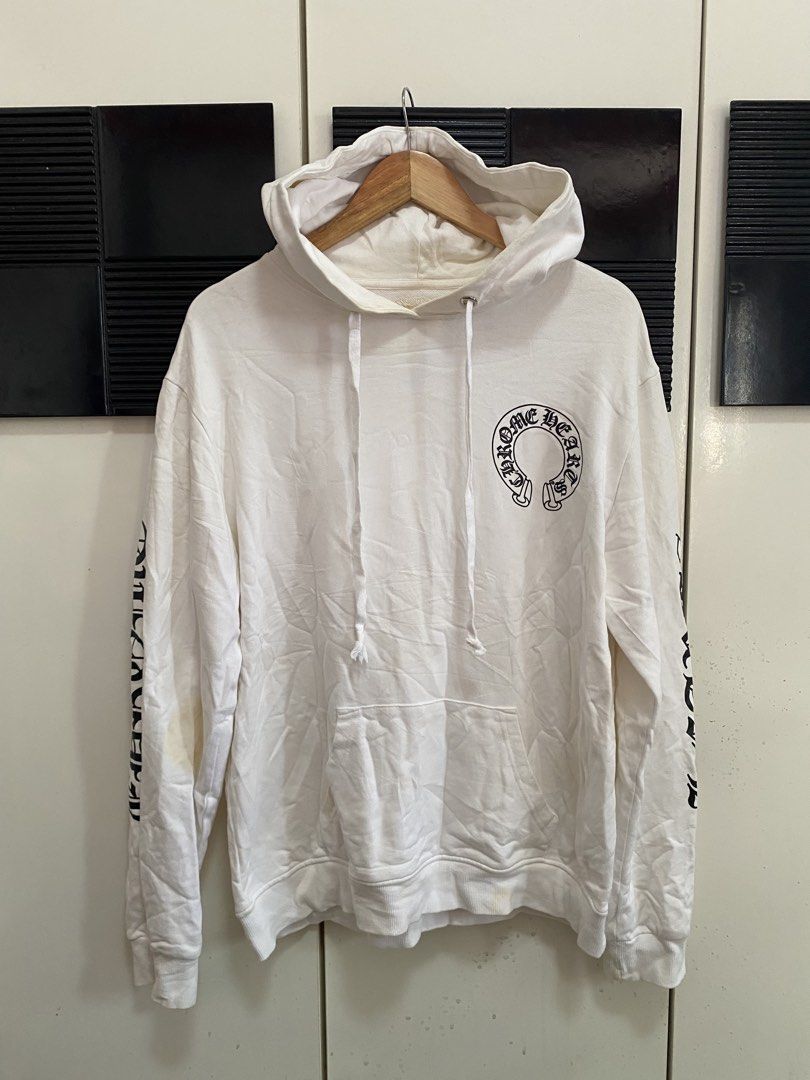 chrone heart (Category: Hoodies) located in Manila. Submitted by mokshit_thrift_9 (Listing ID 1463280458, Image 1). Description: .