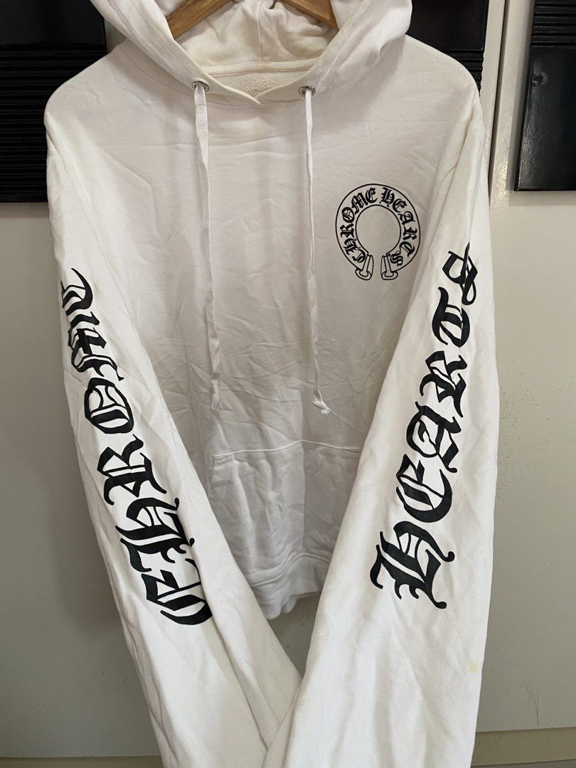 chrone heart (Category: Hoodies) located in Manila. Submitted by mokshit_thrift_9 (Listing ID 1463280458, Image 2). Description: .