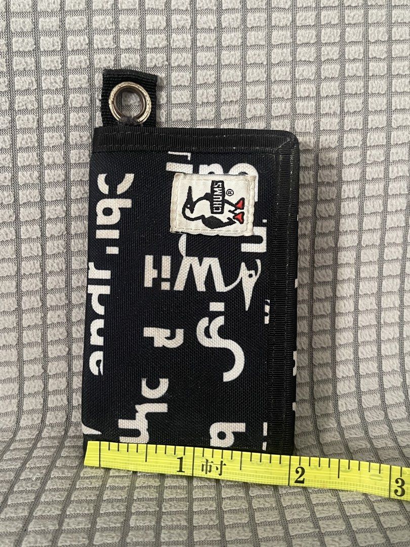Chums trifold wallet (Category: Wallets & Card Holders) located in Manila. Submitted by dstrangerthings (Listing ID 1463227292, Image 2). Description: what u see po as is na po. pero okay pa po gamitin .