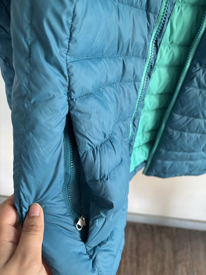 CIRQ Teal Down Puffer Jacket - Size Medium (Category: Coats, Jackets and Outerwear) located in Muntinlupa City. Submitted by jc444_ (Listing ID 1463306211, Image 3). Description: - Teal CIRQ puffer jacket - Lightweight and warm - Full zip front - Zippered pockets - Contrasting teal inside lining - Perfect for layering or cooler weather.