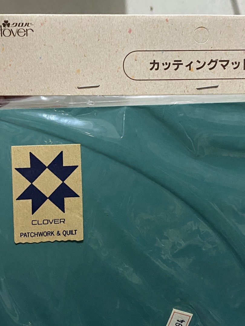 Clover Patchwork and Quilt Cutting Mat (Category: Craft Supplies & Tools) located in Manila. Submitted by resi.diaz (Listing ID 1463230986, Image 3). Description: 9 x 11 inches.