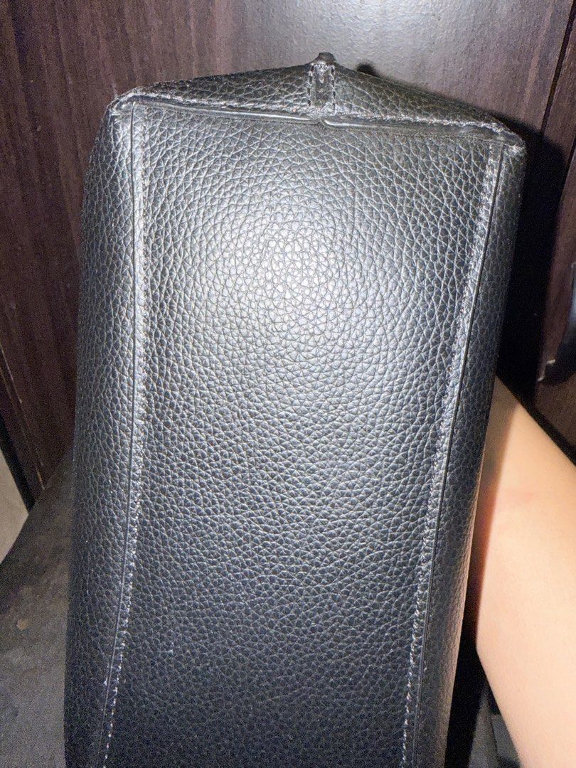 Coach Black Pebbled Leather Bucket Bag (Category: Luxury Bags & Wallets) located in Caloocan City. Submitted by canlasjillianyvonne (Listing ID 1463323691, Image 3). Description: - Brand: Coach - Material: Black pebbled leather - Hardware: Gold-tone - Interior: Zip pocket - Closure: Snap closure - Features: Spacious, ideal for daily essentials, casual outings, or work..