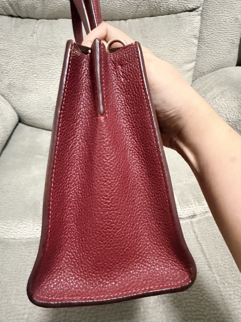 Coach Carry All (Category: Cross-body Bags) located in Caloocan City. Submitted by canlasjillianyvonne (Listing ID 1463323523, Image 2). Description: Used once, excellent condition .