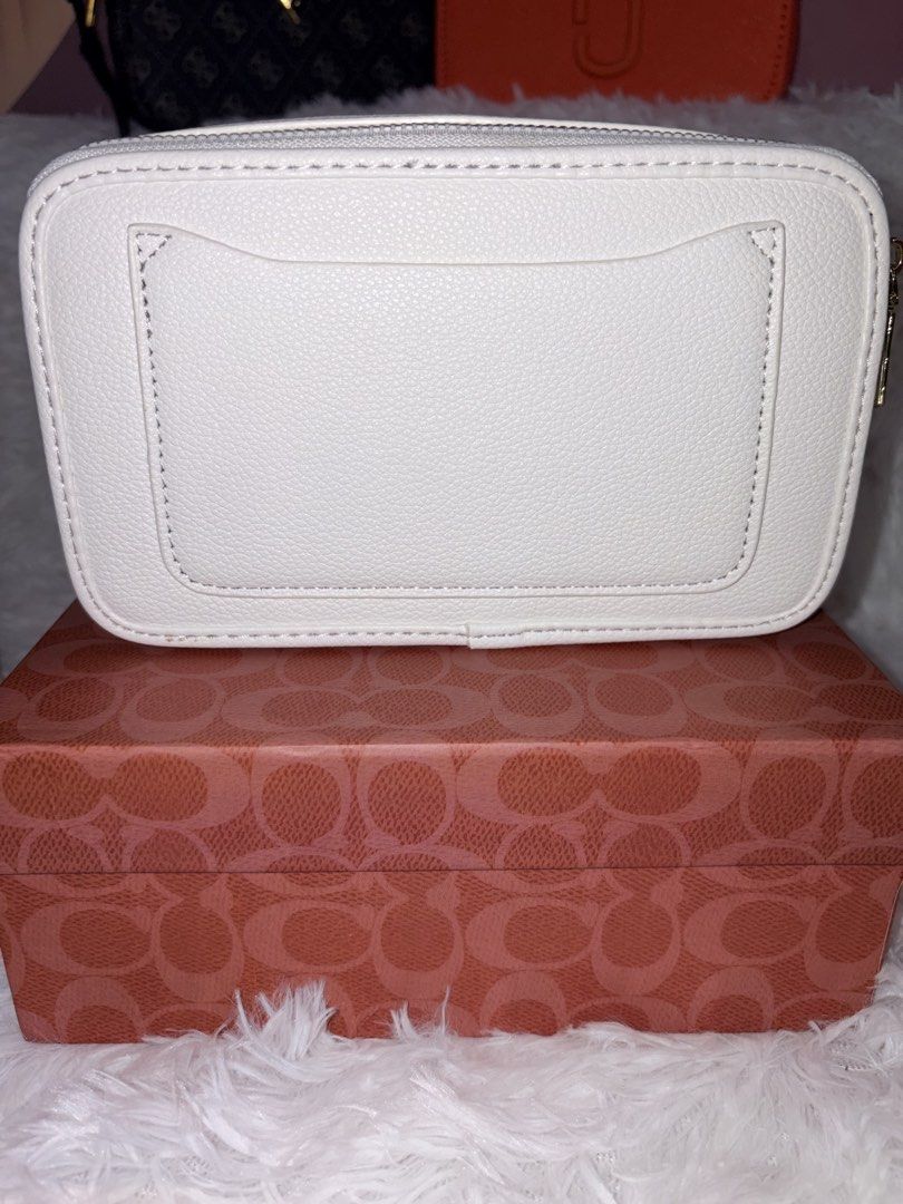 coach jamie camera bag with lips print (Category: Purses & Pouches) located in Goa. Submitted by zahar_modern_thrift_bags001 (Listing ID 1463183746, Image 3). Description: .