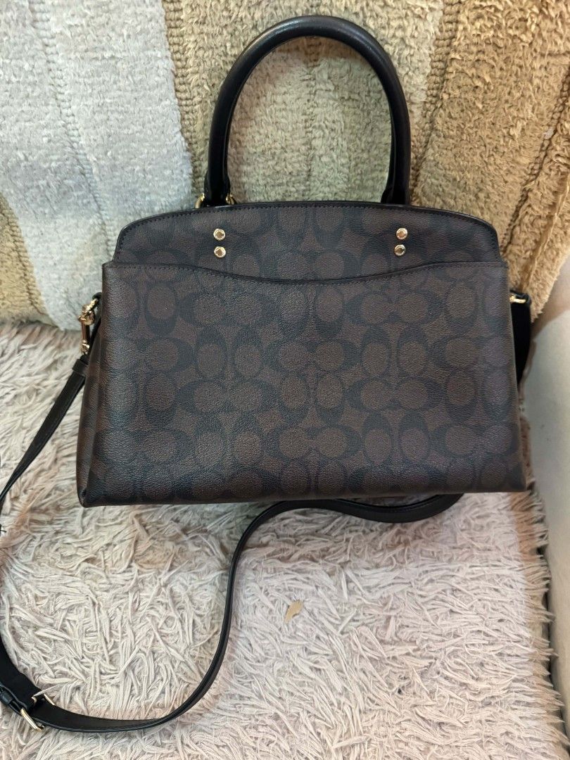 Coach Mini Lillie Carryall Bag (Category: Tote Bags) located in Manila. Submitted by RealGoldPawnable18K21K24K (Listing ID 1463272561, Image 2). Description: Coach Mini Lillie Carryall original price: 52,000 Japanese Yen Sale Selling price now: 12k fix Sa ibang bansa binili. 💯 Legit. Sobrang mura na nyan mga sis. Super ganda din. Bagong bago pa. 😍👜👛👝 Paunahan nalang. Dm me 🩷 Open for meet up to check. Loc BF resort Las Piñas.
