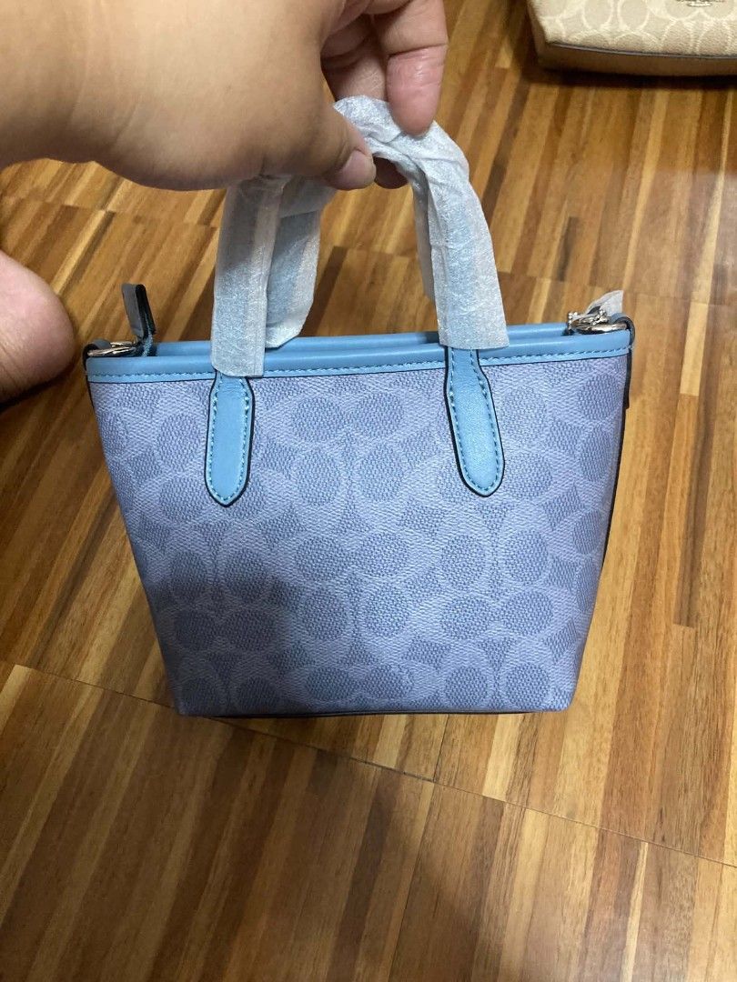 Coach mini tote (Category: Tote Bags) located in Manila. Submitted by bhiejoy30 (Listing ID 1463127682, Image 3). Description: Paubos Sale location. Cavite lalamove nearby and ship via J&T.