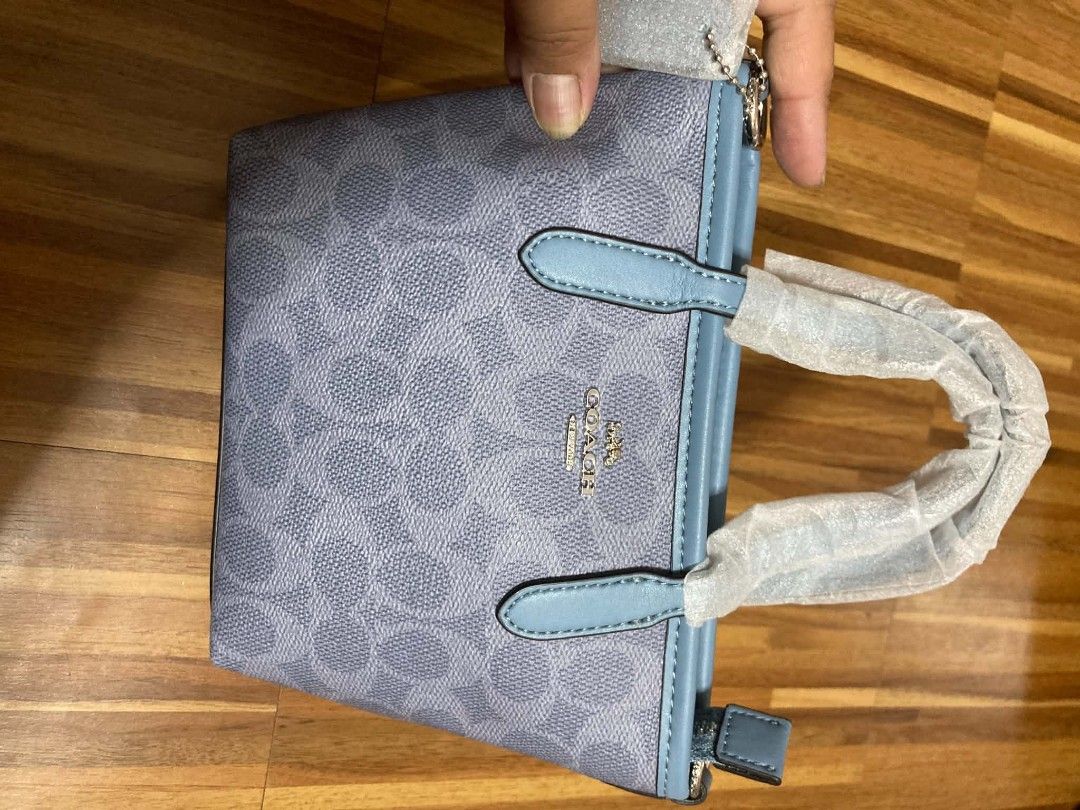 Coach mini tote (Category: Tote Bags) located in Manila. Submitted by bhiejoy30 (Listing ID 1463127682, Image 1). Description: Paubos Sale location. Cavite lalamove nearby and ship via J&T.