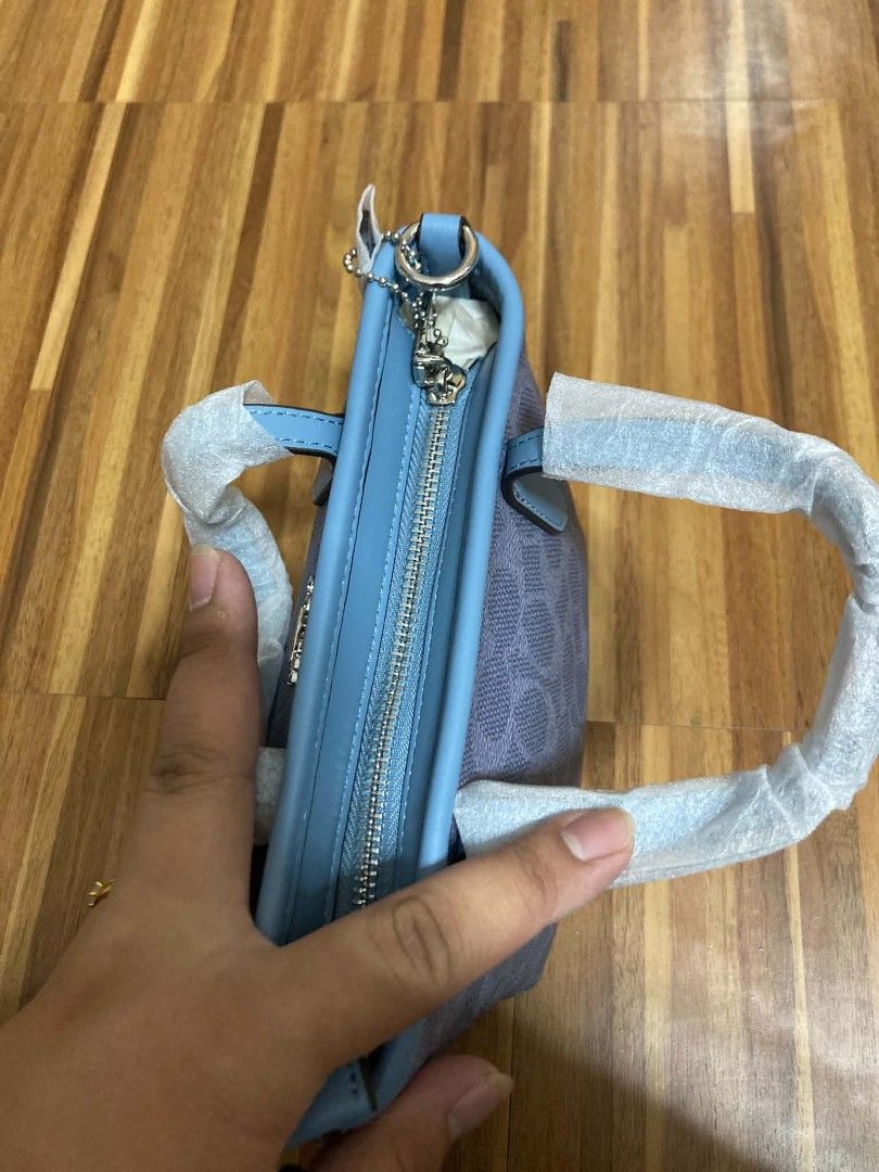 Coach mini tote (Category: Tote Bags) located in Manila. Submitted by bhiejoy30 (Listing ID 1463127682, Image 2). Description: Paubos Sale location. Cavite lalamove nearby and ship via J&T.