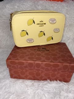(Category: ) located in . Submitted by zahar_modern_thrift_bags001 (Listing ID 1463182973, Image 1). Description: .
