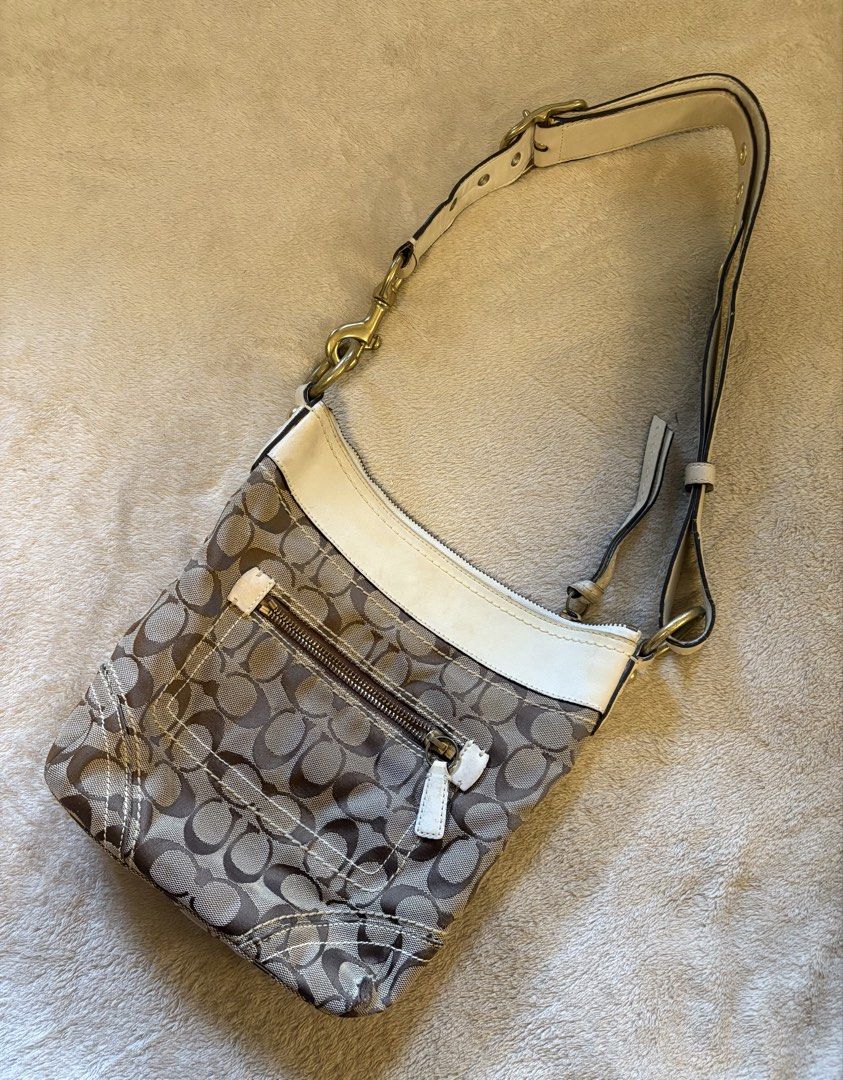 COACH SIGNATURE BAG (Category: Shoulder Bags) located in Las Pinas. Submitted by jerbirlz (Listing ID 1463204160, Image 3). Description: -well used -authentic coach -bought from Tokyo last year .