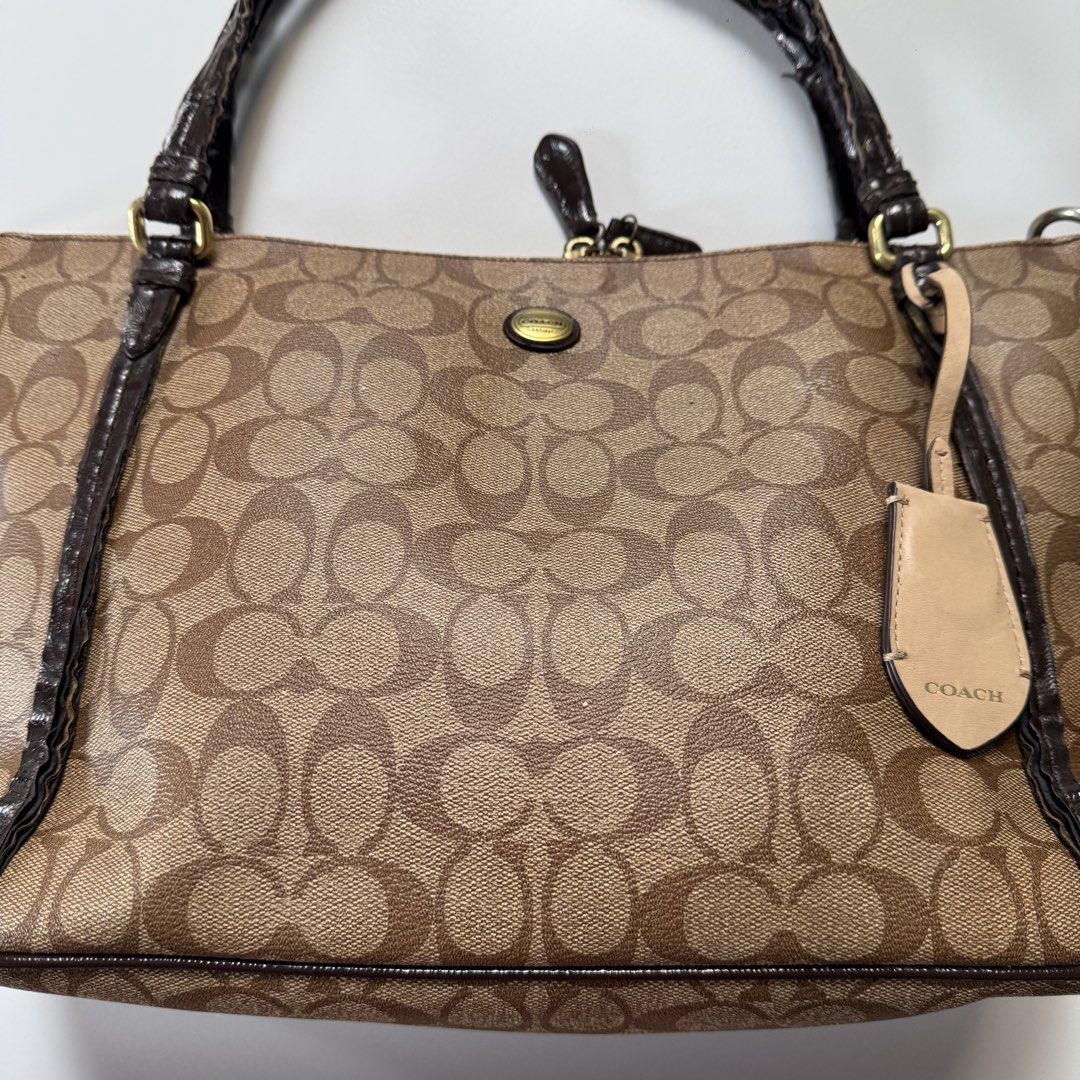 Coach signature brown shoulder (Category: Luxury Bags & Wallets) located in Cavite. Submitted by kalebfindsluxs (Listing ID 1463312895, Image 2). Description: Coach signature brown shoulder Good Sign of usage Handle rubs Check details - 1880 + sf Loc cavite Jnt / lalamove.