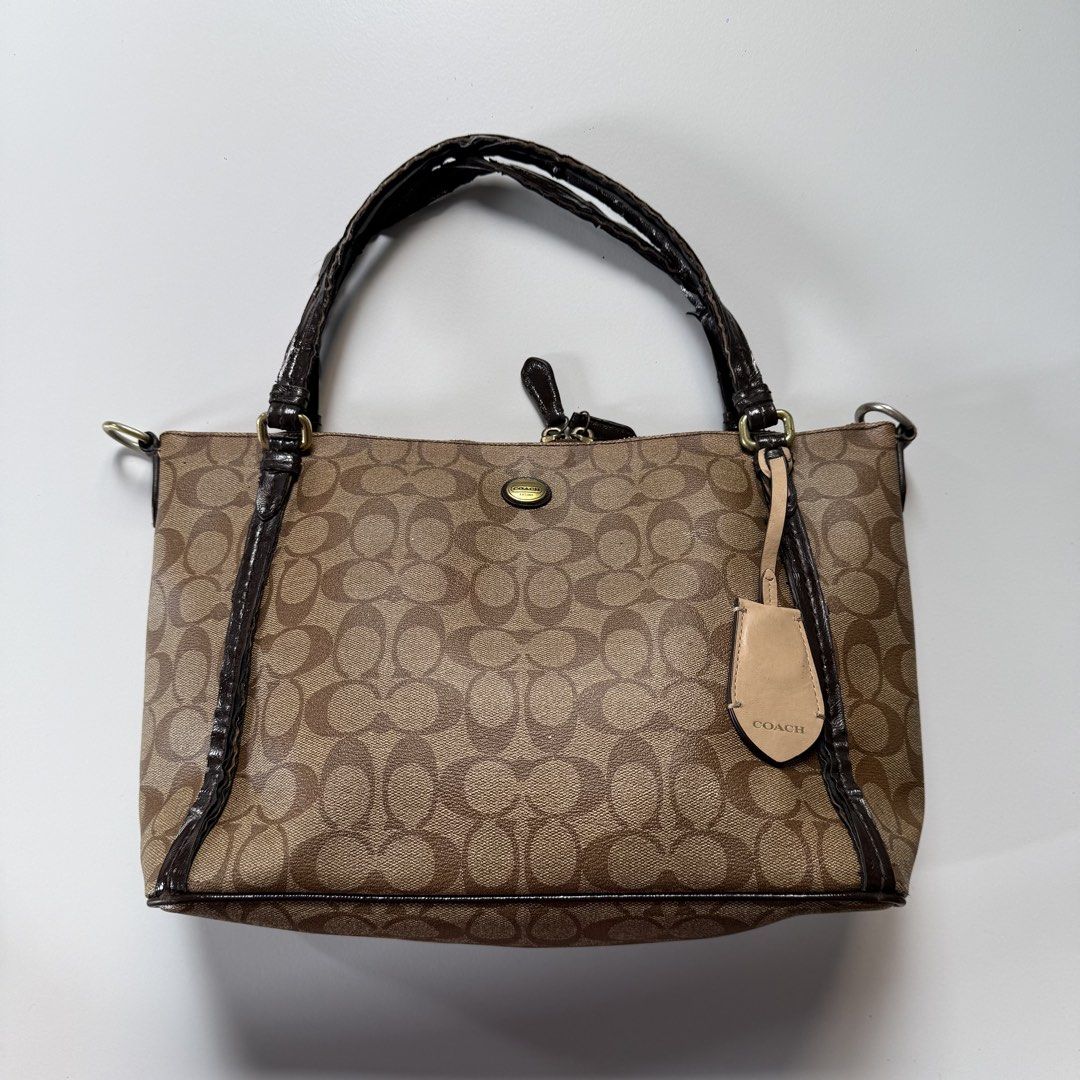 Coach signature brown shoulder (Category: Luxury Bags & Wallets) located in Cavite. Submitted by kalebfindsluxs (Listing ID 1463312895, Image 1). Description: Coach signature brown shoulder Good Sign of usage Handle rubs Check details - 1880 + sf Loc cavite Jnt / lalamove.