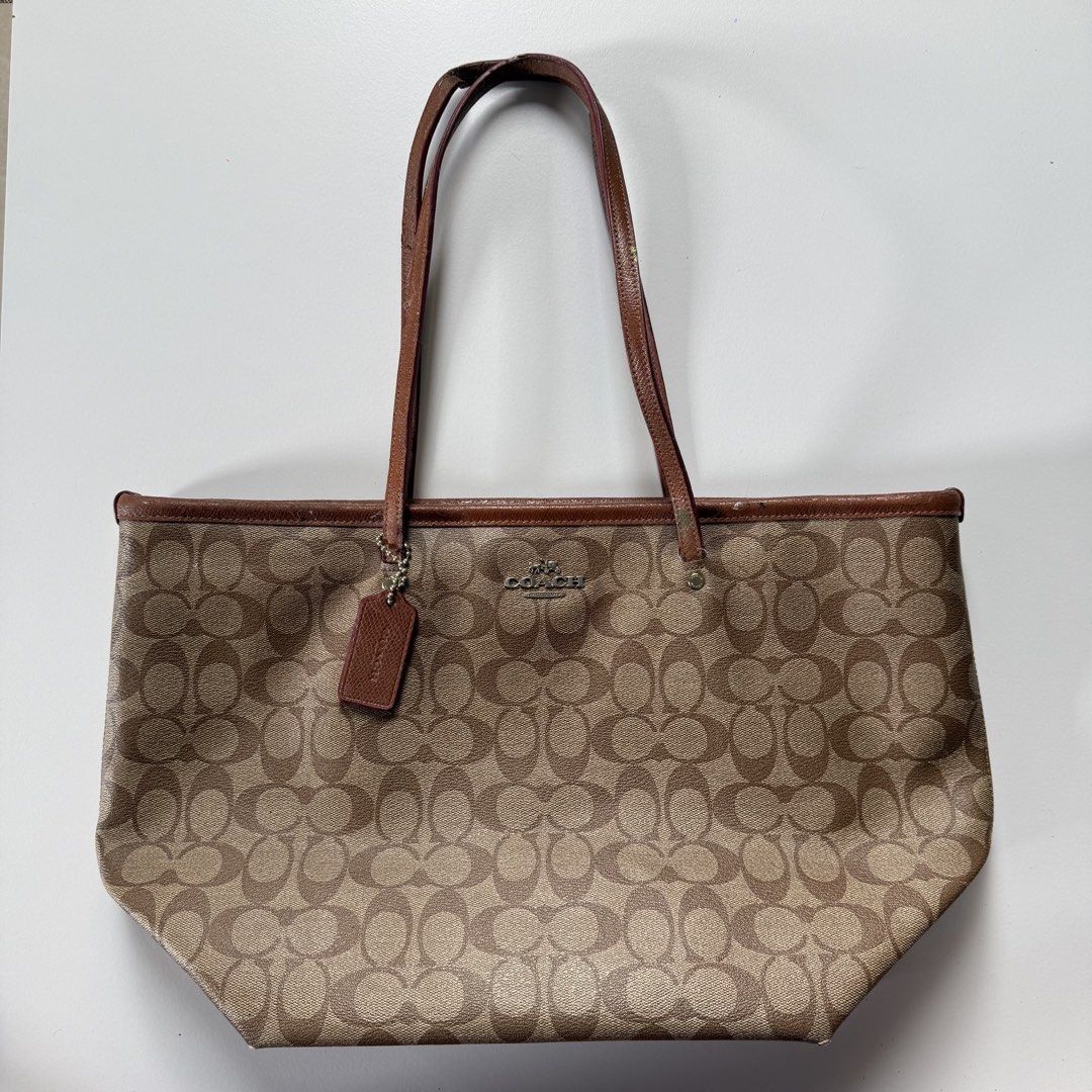 Coach signature brown tote (Category: Luxury Bags & Wallets) located in Cavite. Submitted by kalebfindsluxs (Listing ID 1463313041, Image 1). Description: Coach signature brown tote Good Sign of usage Check details - 1750 + sf Loc cavite Jnt / lalamove.