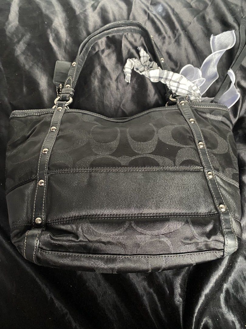 Coach Studded Tote (Category: Luxury Bags & Wallets) located in Bocaue. Submitted by marinamae51145 (Listing ID 1463201658, Image 3). Description: -Signs of use on Handle -Stain inside -No rubs.