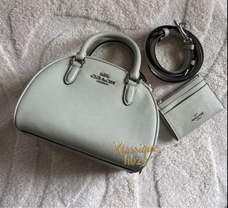 (Category: ) located in . Submitted by klassique_handbags (Listing ID 1463204489, Image 1). Description: .