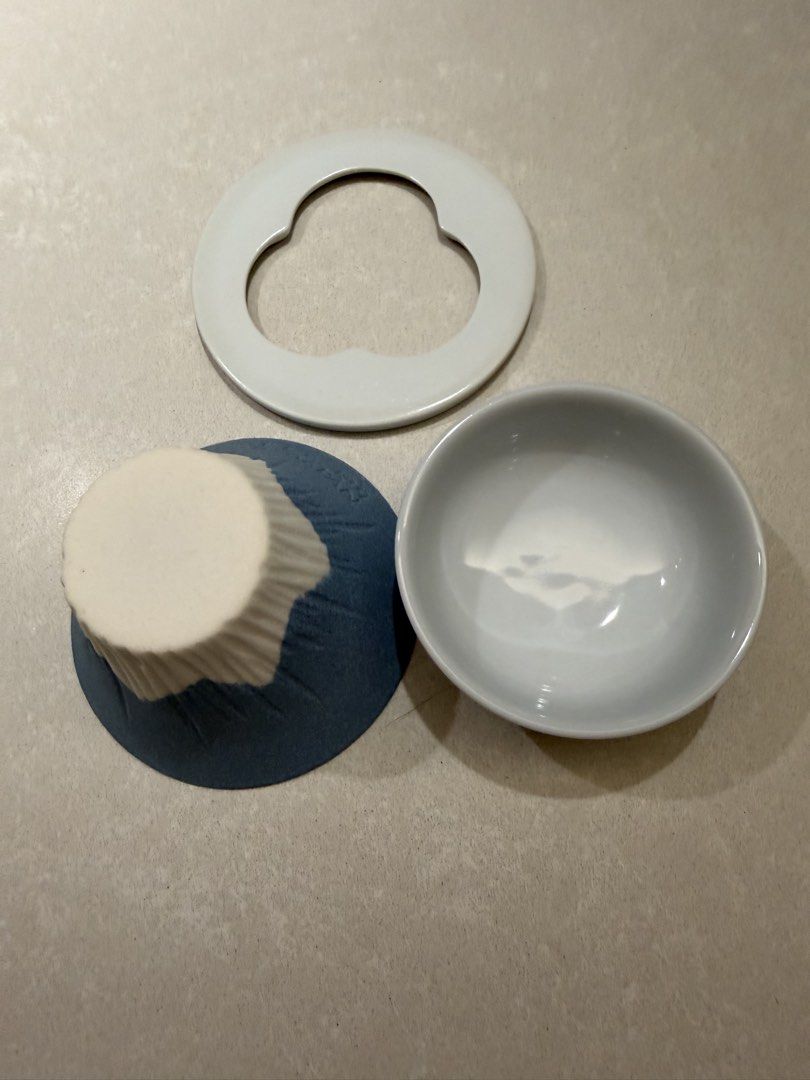 COFIL Fuji Coffee Filter 咖啡濾杯 全新未用過 無包裝 （分類：餐具和餐具）位於 Hong Kong。 由 po_bella 提交（商品編號 1463215899，圖片 3）。簡介： 富士山陶瓷濾杯，全新未用過。只放玻璃櫃做擺設。無原包裝。