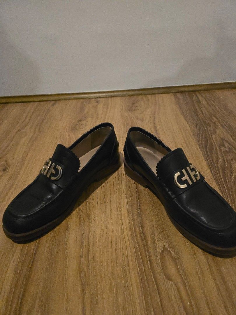 Colehaan loafers (Category: Loafers) located in San Pedro. Submitted by kat.sa (Listing ID 1463247388, Image 2). Description: size 7 womens.