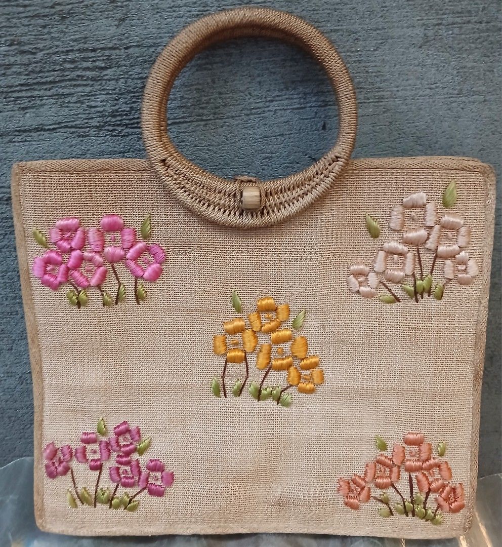 Collectible Native Bag (2) (Category: Handmade Craft) located in Manila. Submitted by thecollectibleshop (Listing ID 1463162231, Image 1). Description: Selling a collectible native bag and made if local materials. Overall bag is still in good condition. Buyer pays for the shipping fee..