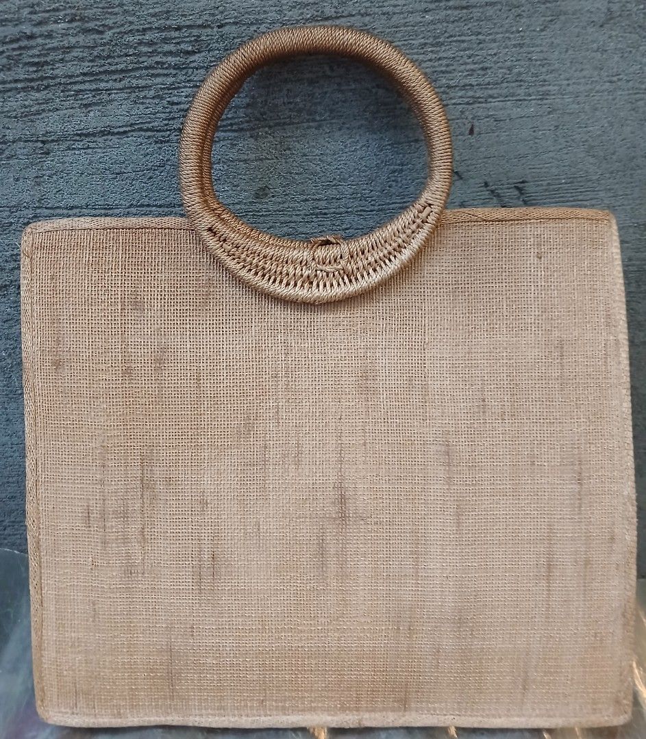 Collectible Native Bag (2) (Category: Handmade Craft) located in Manila. Submitted by thecollectibleshop (Listing ID 1463162231, Image 2). Description: Selling a collectible native bag and made if local materials. Overall bag is still in good condition. Buyer pays for the shipping fee..
