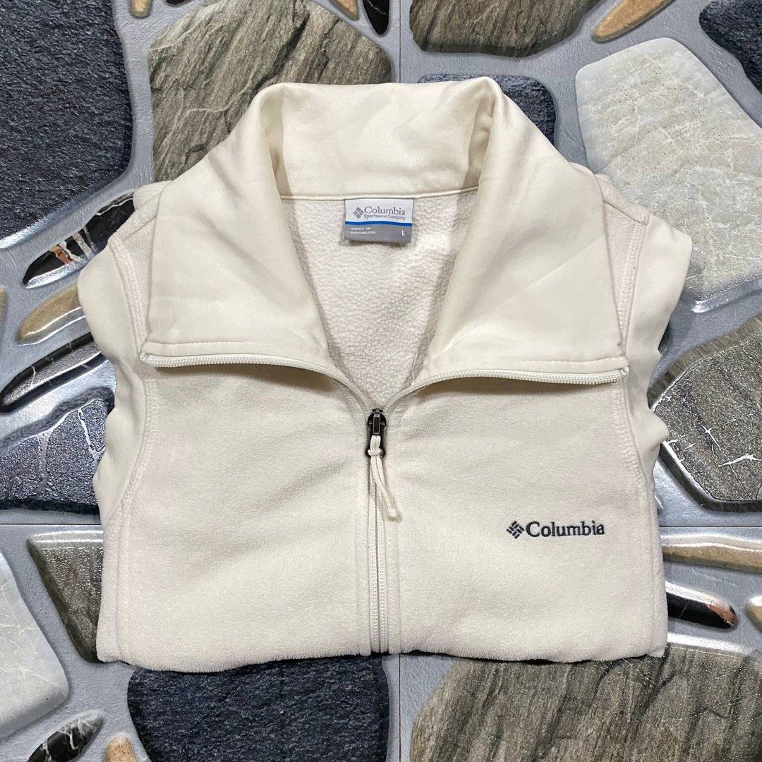 Columbia Fleece Vest Jacket (Category: Coats, Jackets and Outerwear) located in Sorsogon. Submitted by jerome_ignacio (Listing ID 1463218207, Image 2). Description: Columbia Outdoor Fleece Vest Jacket! Excellent like new no major flaw medium to large 19 to 20 x 26 - Actual photo posted. Not Affiliated with or promoting any brands. All trademarks belongs to rightful owner..