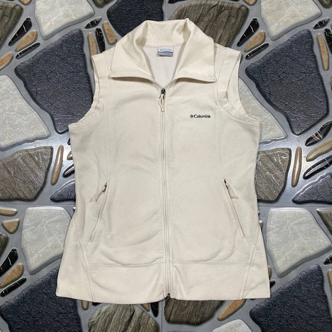 Columbia Fleece Vest Jacket (Category: Coats, Jackets and Outerwear) located in Sorsogon. Submitted by jerome_ignacio (Listing ID 1463218207, Image 3). Description: Columbia Outdoor Fleece Vest Jacket! Excellent like new no major flaw medium to large 19 to 20 x 26 - Actual photo posted. Not Affiliated with or promoting any brands. All trademarks belongs to rightful owner..