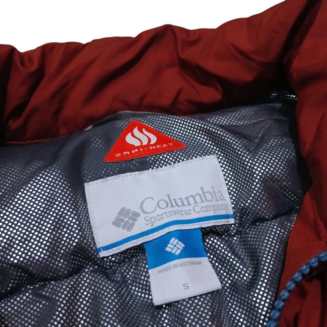 Columbia Omni Heat Puffer Jacket (Category: Coats, Jackets and Outerwear) located in Iloilo. Submitted by wearmovement.ilo (Listing ID 1463262649, Image 3). Description: Columbia Omni Heat Puffer Jacket Two-toned Color Rate 10/10 Size Medium to Semi Large Men's Dimensions 21.5 Width x 30 Length Excellent Condition / Need Wash lang Minimal washable Stains / Full Zip / Zipper Pockets Embroidered Logo / Drawcords / Velcro Straps 100% Polyester Synth