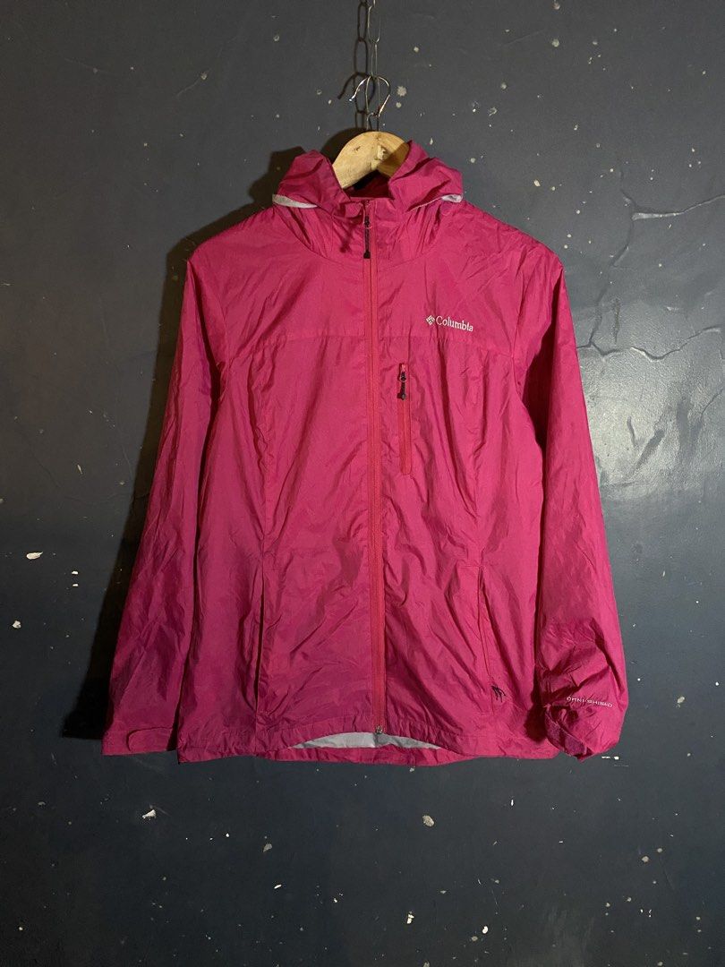 Columbia Windbreaker (Category: Coats, Jackets and Outerwear) located in Davao. Submitted by msthrifted (Listing ID 1463318541, Image 1). Description: Size Large womens No flaws.
