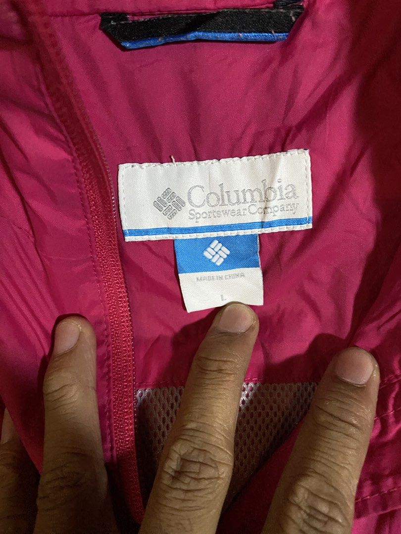 Columbia Windbreaker (Category: Coats, Jackets and Outerwear) located in Davao. Submitted by msthrifted (Listing ID 1463318541, Image 3). Description: Size Large womens No flaws.