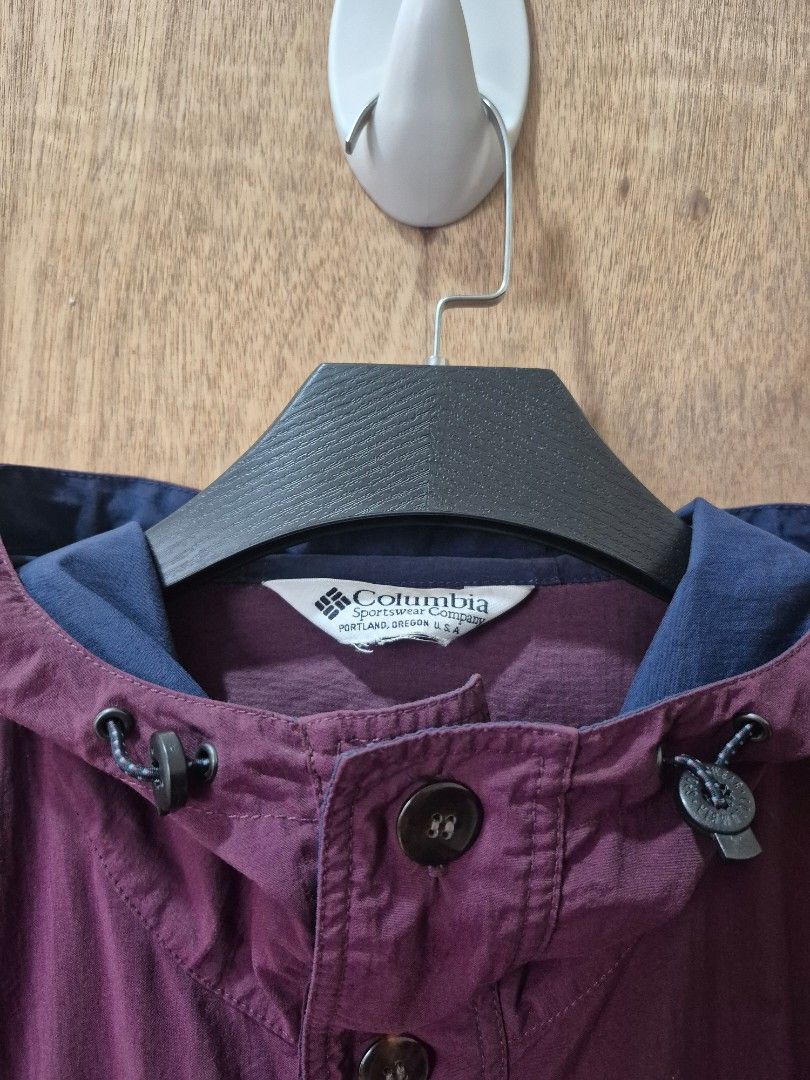 Columbia windbreaker jacket (Category: Coats, Jackets and Outerwear) located in Baguio. Submitted by stillstylethrift (Listing ID 1463227555, Image 3). Description: Columbia windbreaker jacket size: large dimes: 24.5 x 28.5 good condition issue: repair price: 780 + shipping fee.