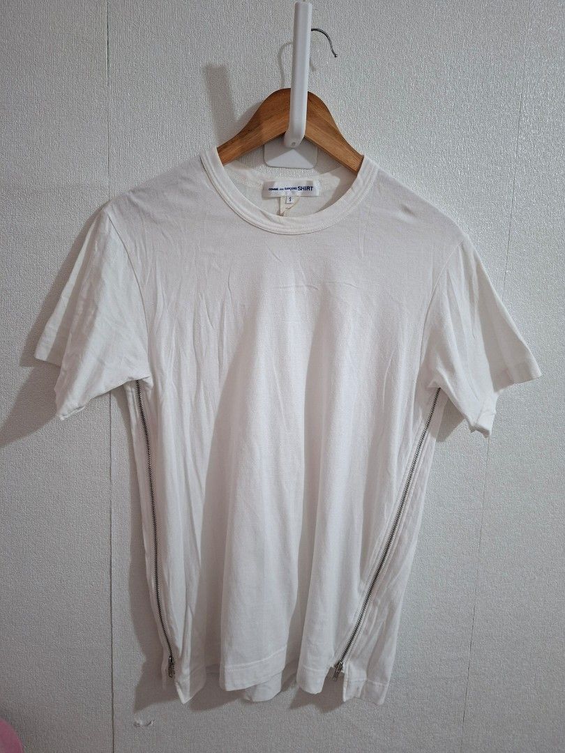 Comme des garcons play shirts (Category: Tshirts & Polo Shirts ) located in Cavite. Submitted by labbudds20 (Listing ID 1463188924, Image 2). Description: Comme des garcons play shirts made in japam size small armpit to armpit 19 inches length 26 inches excellent to new condition see pictures for details.