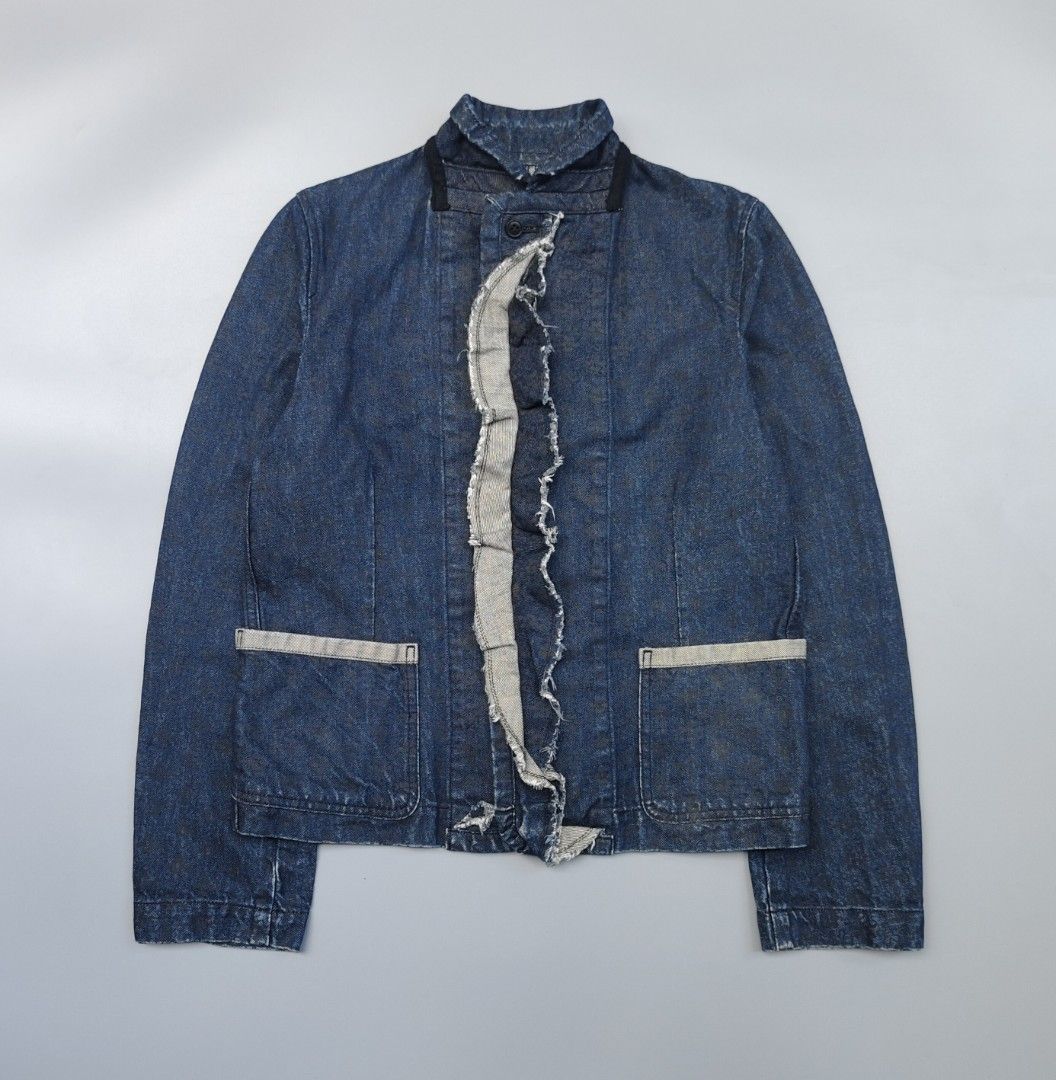 Comme des garcons robe de chambre (Japan made) (Category: Coats, Jackets and Outerwear) located in Baguio. Submitted by archival_thrifted.ph. (Listing ID 1463219348, Image 1). Description: FOR SALE ‼️ .COMME DES GARCONS ROBE DE CHAMBRE DENIM WOMENS JACKET .MADE IN JAPAN 🇯🇵 .💯 AUTHENTIC . EXCELLENT CONDITION .SIZE MEDIUM ON TAG .PHP 4800 PLUS SF .❌❌ COP/COD .MOP GCASH .COURIER J&T .BAGUIO AREA .DM FOR SURE BUYER TY.