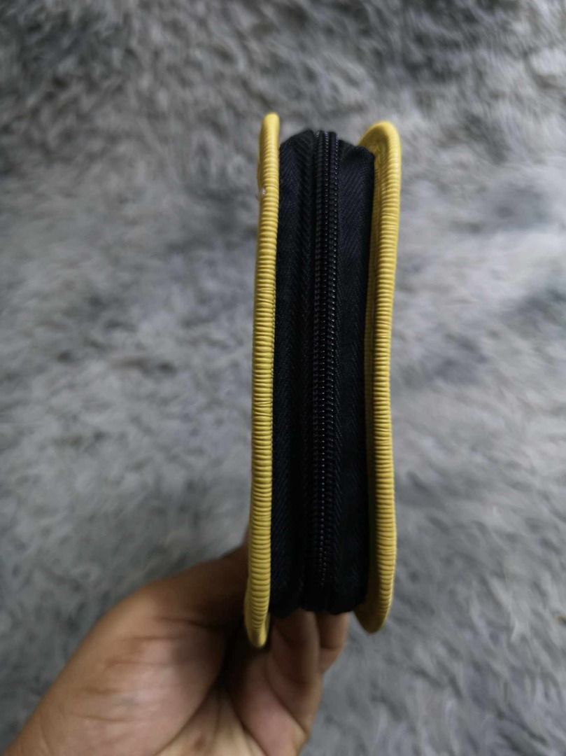 Compact Semi Hard Storage Pouch (Category: Stationery & School Supplies) located in Santa Cruz. Submitted by jmy_surplus.2 (Listing ID 1463124576, Image 3). Description: Size ; L - 6.3 W - 6.2 Color ; Khaki Type ; Storage Pouch Brand ; No brand Material ; Nylon Style ; Khaki Zipper Closure Storage Pouch LR 129 JMY 3 Batch #223.