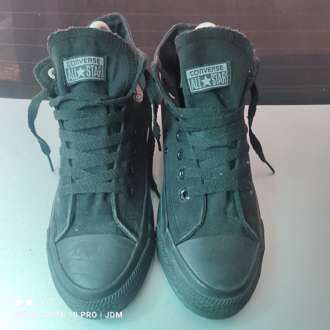 Converse All Star Chuck Taylor (Category: Sneakers) located in Antipolo. Submitted by klashnikov (Listing ID 1463203429, Image 1). Description: Selling a pair of pre used Chucks, still in its usable condition has some signs of usage which is normal for a pre owned item Size: Mens 6,Womens 7.5 Honest issue:used/no box Payment option:Bank transfer,gcash,cash ₱500php Pwede videocall for legitimacy Pwede pickup sa aking munting garahe waze (JDM thrif