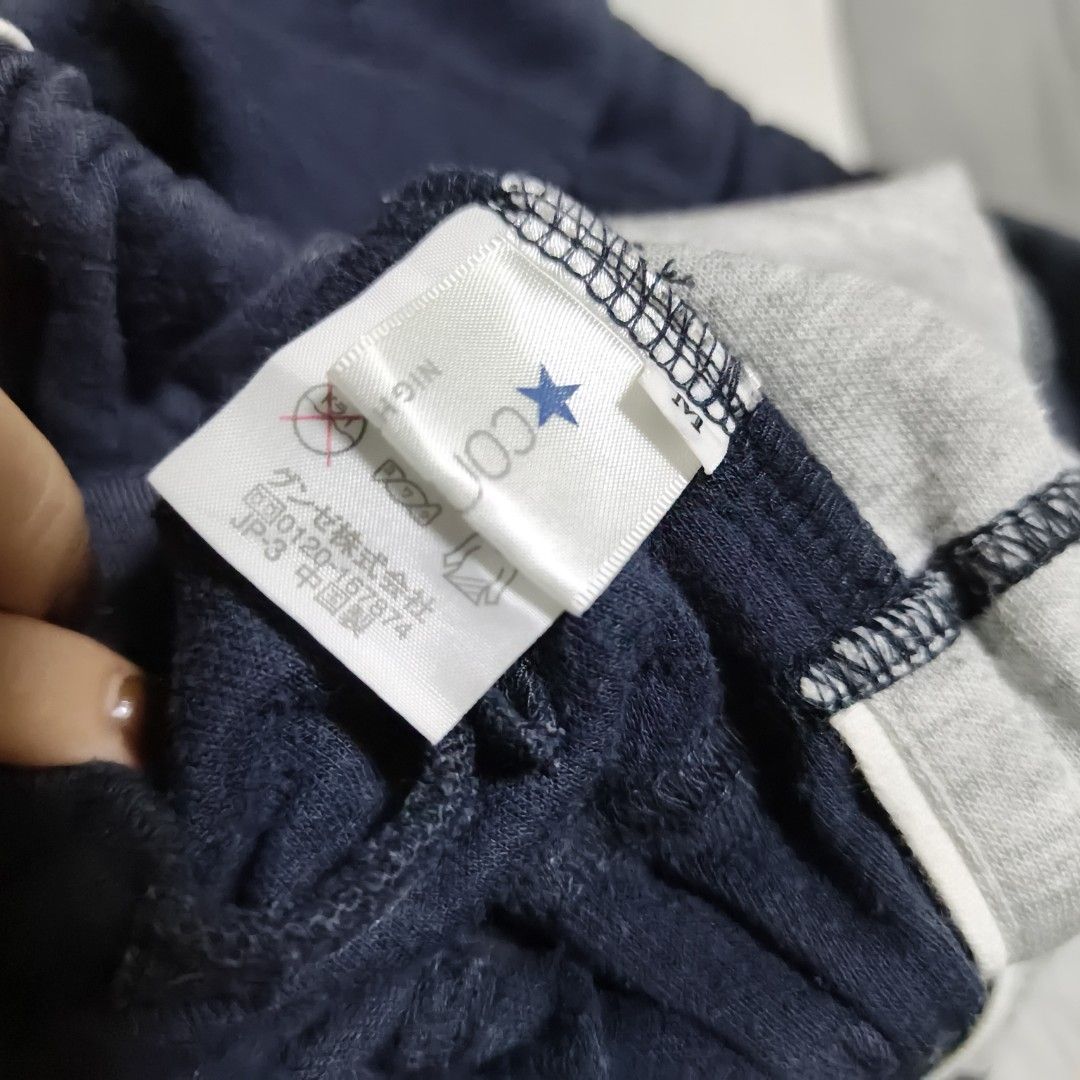 Converse Navy Blue Joggers | Gray Side Logo Stripes (Category: Activewear) located in Quezon City. Submitted by rodthrift00 (Listing ID 1463279074, Image 3). Description: Waist: 30-40 ‎Length: 37.5 ‎Leg Hole: 7 ‎9/10 ‎No Issue.
