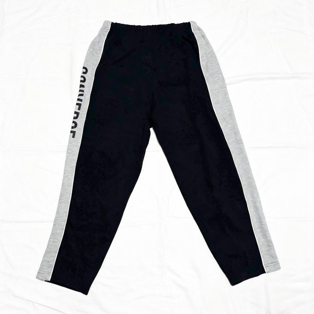Converse Navy Blue Joggers | Gray Side Logo Stripes (Category: Activewear) located in Quezon City. Submitted by rodthrift00 (Listing ID 1463279074, Image 2). Description: Waist: 30-40 ‎Length: 37.5 ‎Leg Hole: 7 ‎9/10 ‎No Issue.