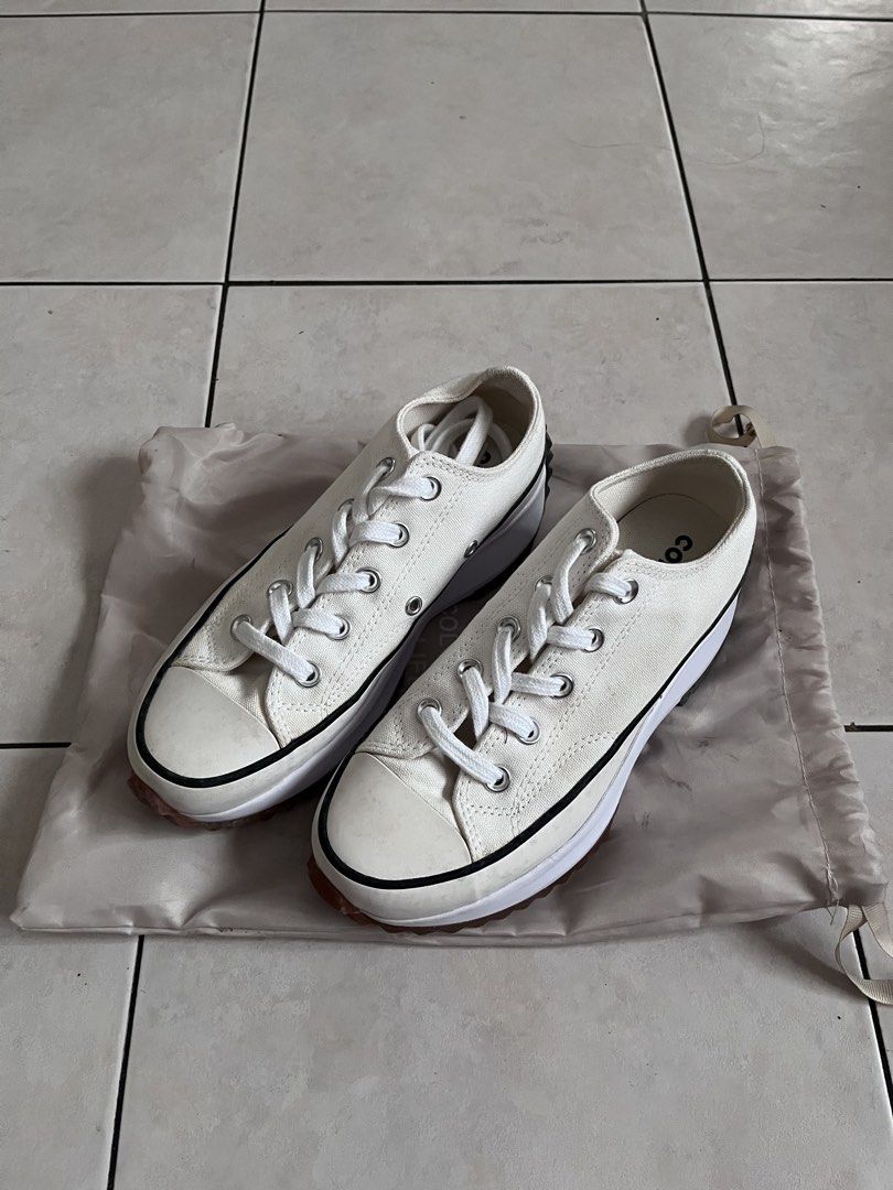Converse Run Star Hike Low Top White Canvas (Category: Sneakers) located in Manila. Submitted by ayeechii (Listing ID 1463141169, Image 1). Description: - White Converse Run Star Hike low tops - Canvas material - Platform sole for added height - Modern take on the classic Chuck Taylor style - Comes with original dust bag - Ideal for everyday wear original/authentic converse run star hike sneakers w/ og converse shoes cover white color 10/10 excel