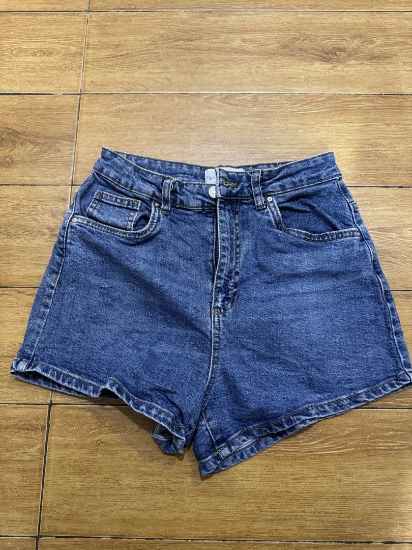 Cotton On (Category: Shorts) located in Caloocan City. Submitted by vanityplum (Listing ID 1463295572, Image 1). Description: .