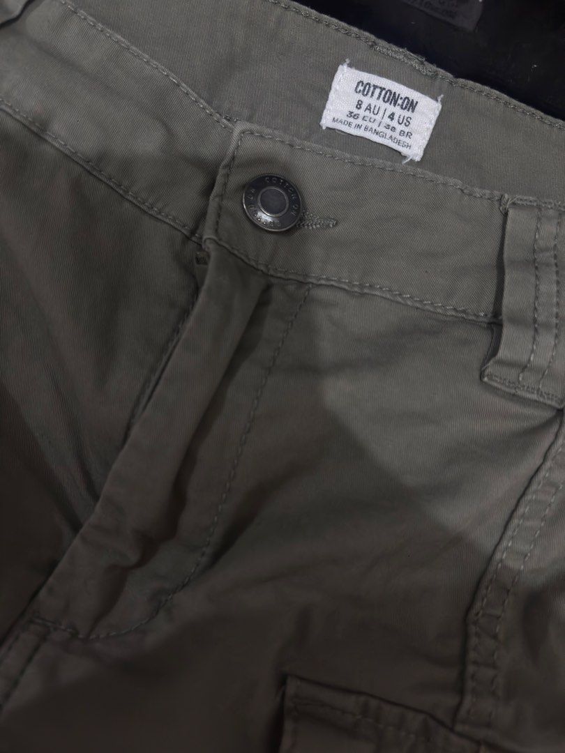 Cotton On Cargo Pants Olive Green (Category: Other Bottoms) located in Manila. Submitted by xoxo_tine (Listing ID 1463238798, Image 2). Description: - Olive green cargo pants from Cotton On - Size 32 - Multiple pockets with secure button closures - Made with durable fabric for long-lasting wear - Comfortable fit, perfect for everyday use.