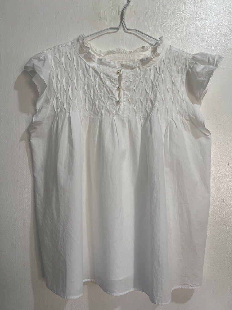 Couture brooch cotton white blouse (Category: Blouses) located in Las Pinas. Submitted by gaeley (Listing ID 1463131234, Image 1). Description: super pretty Zara vibe b: 21" armpit to armpit l: 23".