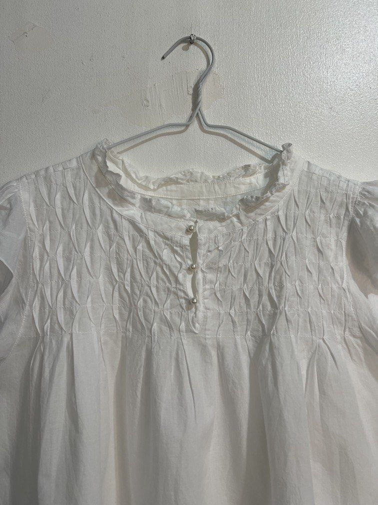 Couture brooch cotton white blouse (Category: Blouses) located in Las Pinas. Submitted by gaeley (Listing ID 1463131234, Image 2). Description: super pretty Zara vibe b: 21" armpit to armpit l: 23".
