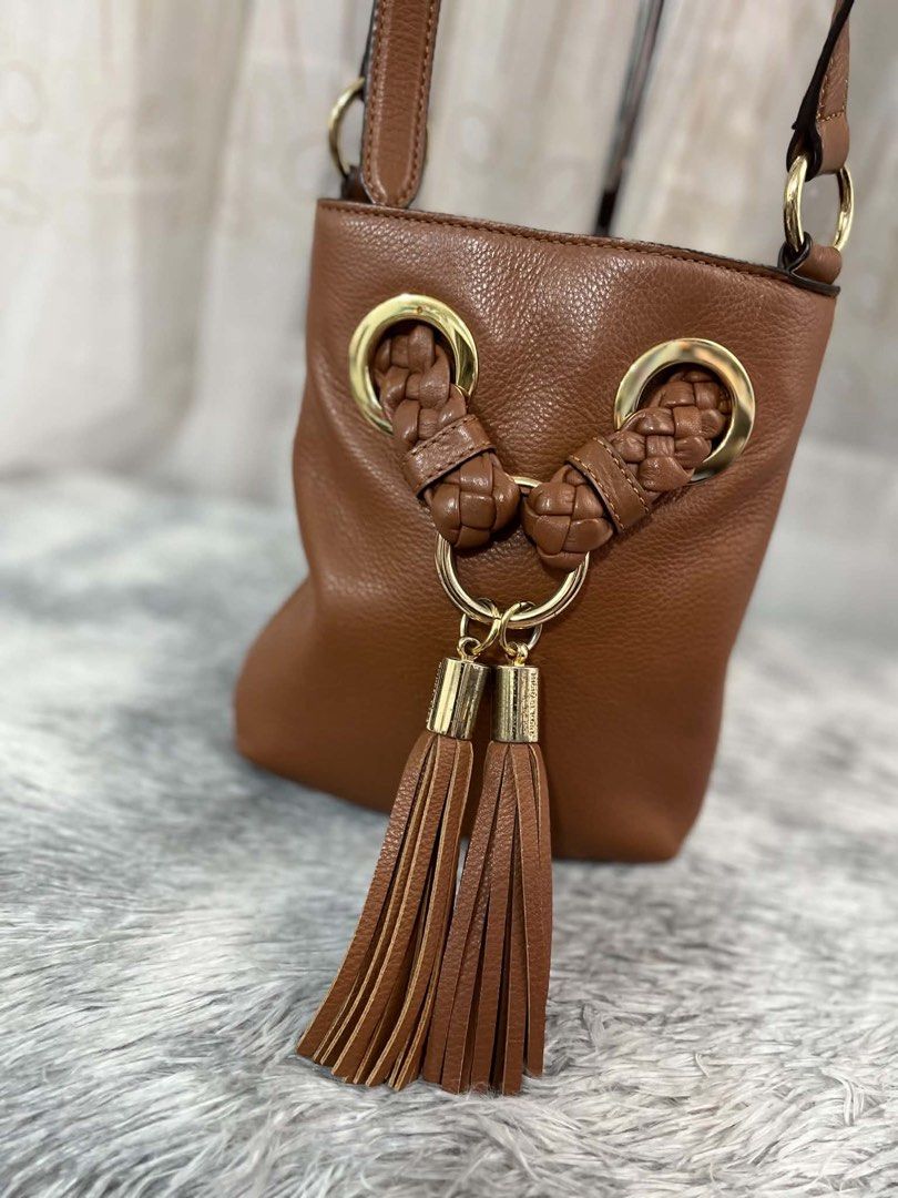 Cp sling MK (Category: Cross-body Bags) located in San Jacinto. Submitted by kellysthrift_ (Listing ID 1463324922, Image 2). Description: Cp Sling MK auth.