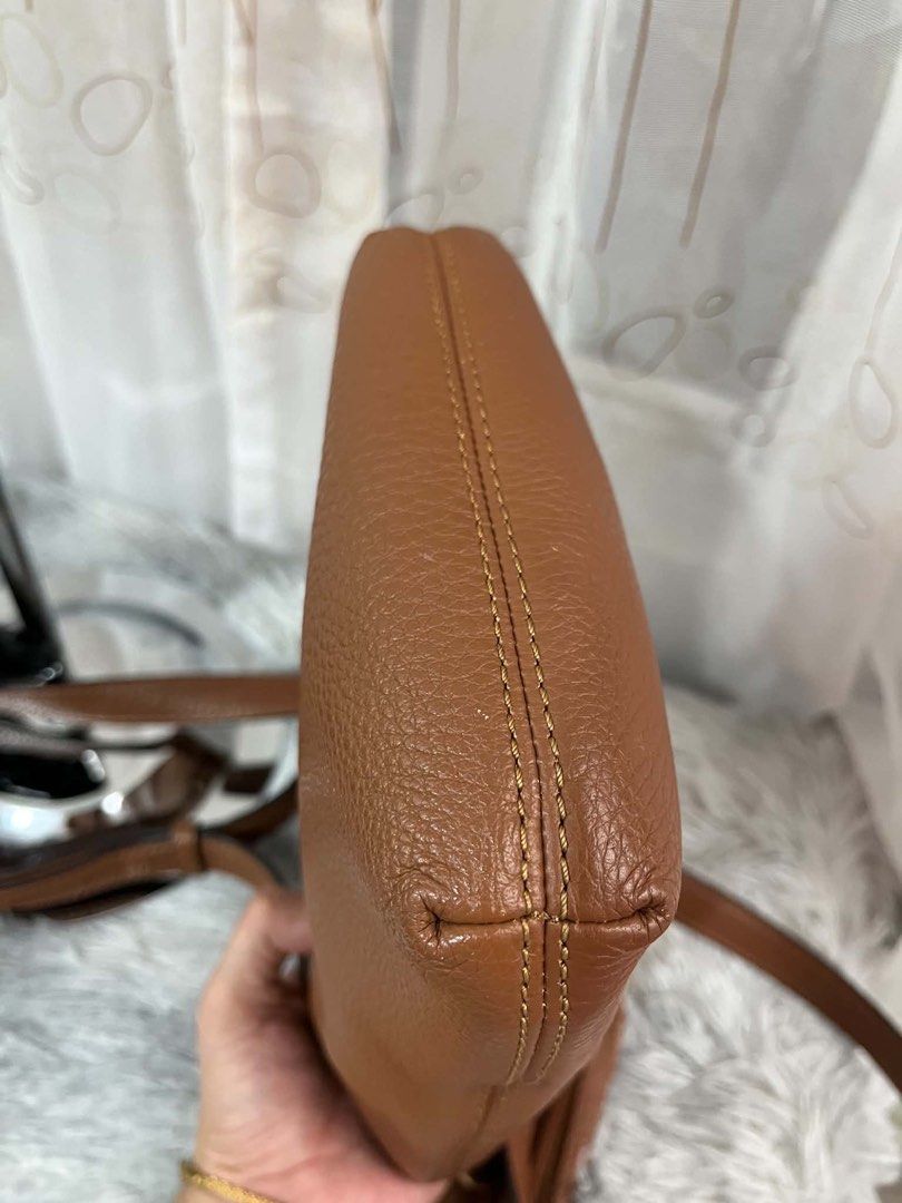 Cp sling MK (Category: Cross-body Bags) located in San Jacinto. Submitted by kellysthrift_ (Listing ID 1463324922, Image 3). Description: Cp Sling MK auth.