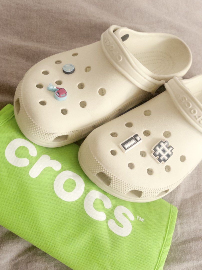 Crocs Bone with Jibbitz - Size M10/W12 (Category: Slippers & Slides) located in Pasig City. Submitted by hauerking (Listing ID 1463127579, Image 2). Description: Very good parin po yung condition, siguro light cleaning lang naman po then pwede nang suotin! You may let me know if may better pricing pa po, the price is slightly negotiable naman po. - Crocs Bone Colorway - Comes with Jibbitz po. - Size: M10 / W12 .