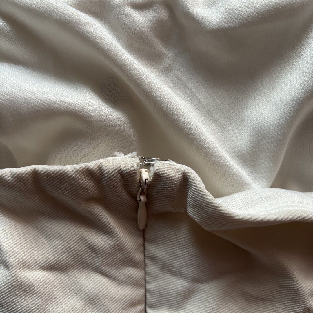 Cream Halter Top (Category: Others Tops) located in Pasig City. Submitted by ariesarchive (Listing ID 1463280878, Image 3). Description: Cream Halter Top 🔖 Used 4x only 🖇️ Php 200 only 🖇️ Size S but can fit Medium - Semi Large RFS: decluttering :-) 📦: SDD via Grab, Angkas, MoveIt for MM only .
