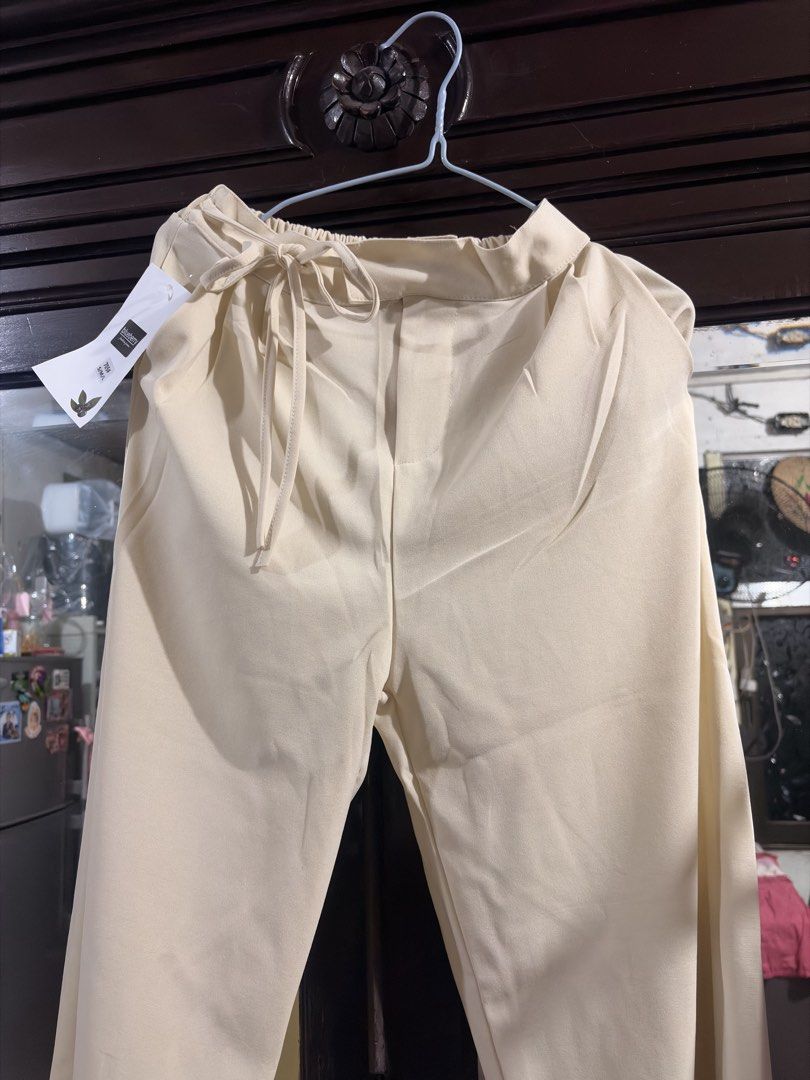 Cream Wide Leg Trouser with Drawstring Waist (Category: Other Bottoms) located in Manila. Submitted by trish.enna (Listing ID 1463233139, Image 2). Description: - Size: Can fit to S/M/L Waistline: 28-33 inches Length: 38 inches - Color: Cream.