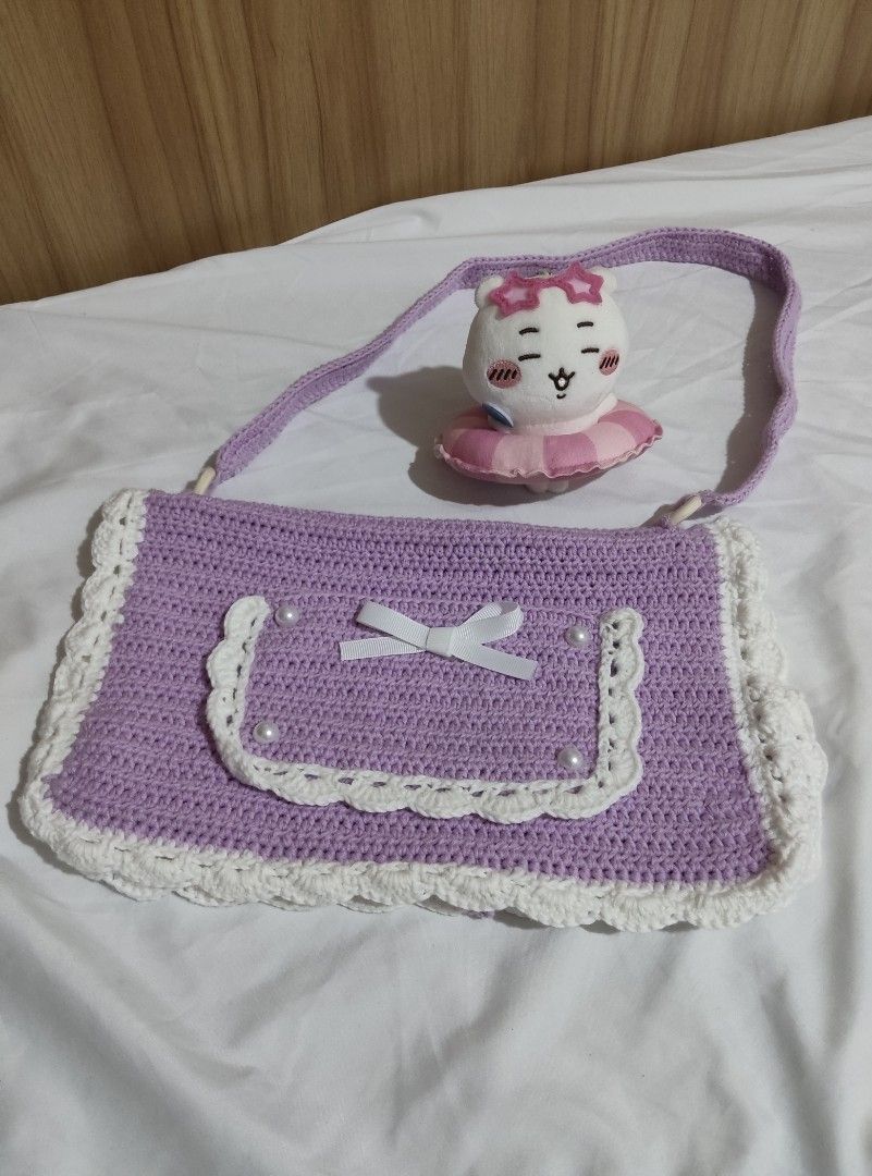 crochet book bag (Category: Handmade Craft) located in Adams. Submitted by eggpiehead (Listing ID 1463167591, Image 2). Description: - handmade with love - can fit up to a tall paperback book.