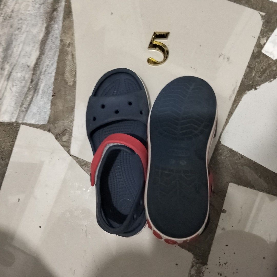 Crocs (Category: Babies & Kids Fashion) located in El Salvador. Submitted by francheskaukayukay (Listing ID 1463188148, Image 3). Description: j3.
