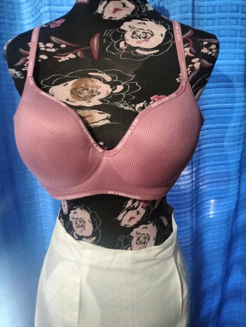 Cup 42B Push up Bra (Category: Undergarments & Loungewear) located in Pasig City. Submitted by iamblessed88 (Listing ID 1463155346, Image 1). Description: Available in Colors Pink, Skin tone and Black Size 42B perfect din sa malapad ang likod and plus size lalamove and J& T shipping location PASIG MOP: GCASH/Maya/Maribank.